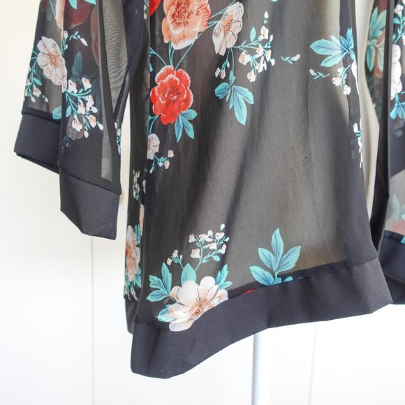 Black Floral Kimono - Picture 4 of 7
